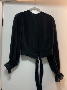 H&M Divided V-Neck Wrapover Blouse in Black (Size 4)